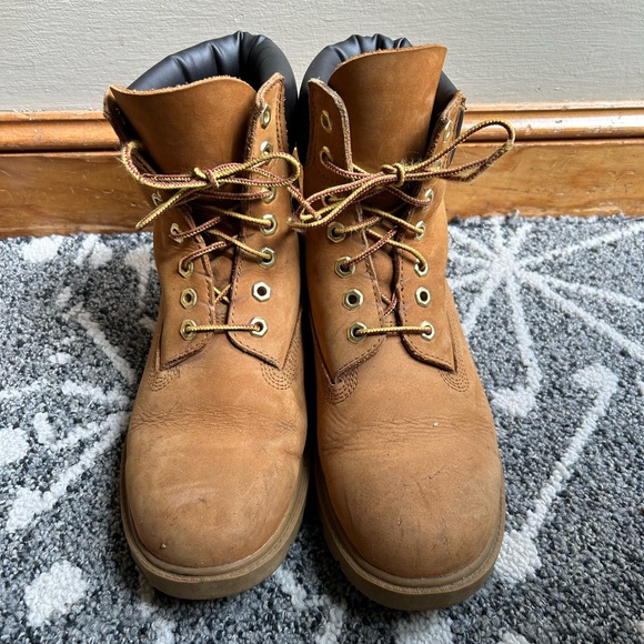 Classic Timberland Tan High Work Utility Boots with Padded Ankle Collar - Picture 2 of 8